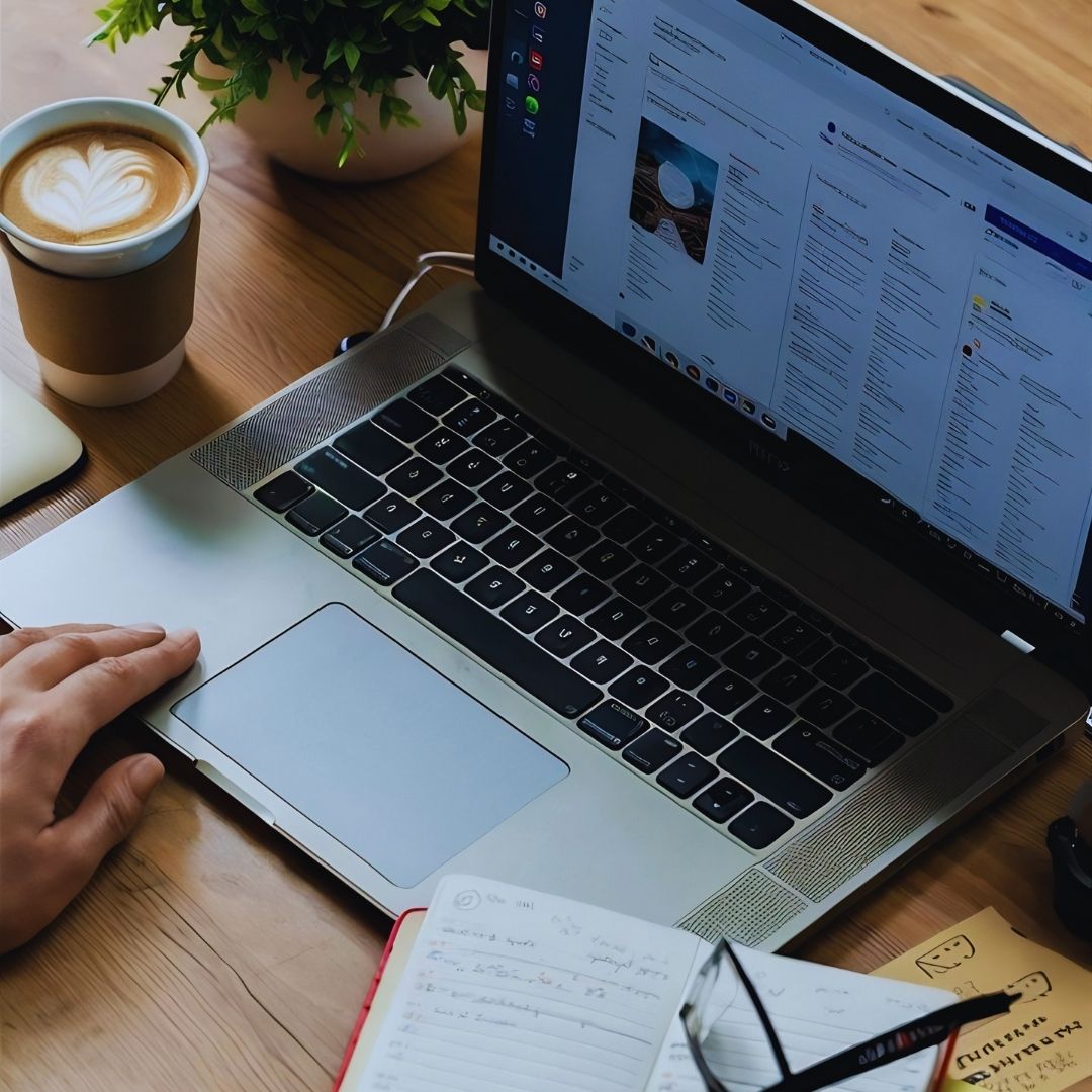 O ambiente digital evoluiu de maneira acelerada nos últimos anos, alterando profundamente a forma como os consumidores buscam informações e escolhem com quem fechar negócios. Nesse cenário competitivo, muitas marcas dependem exclusivamente do alcance volátil das mídias sociais ou do investimento contínuo em anúncios patrocinados para gerar vendas.